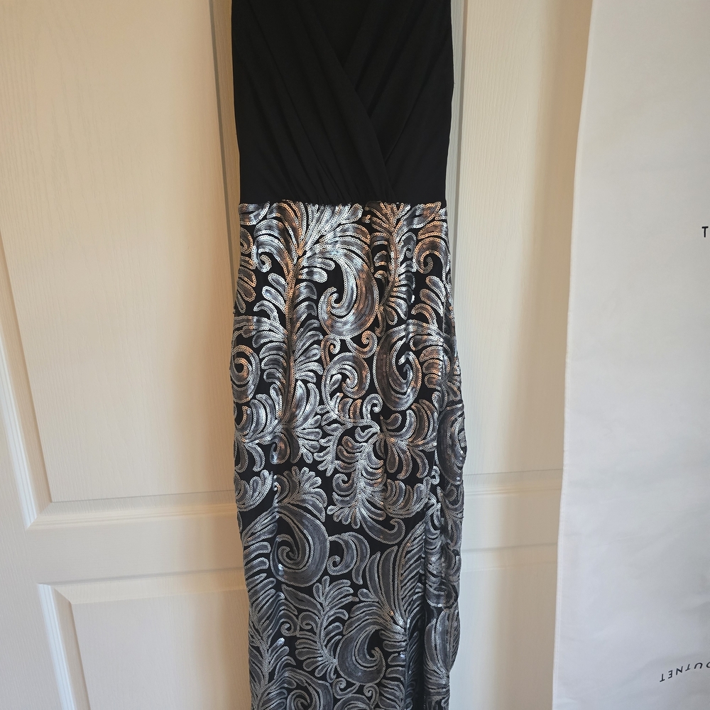 Laundry By Shelli Segal Black and Silver Maxi Dress